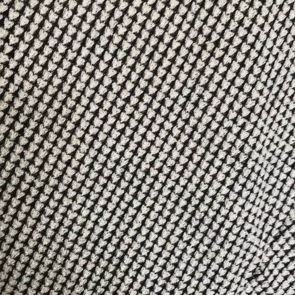 Black and beige sweater - Picture 3 of 3